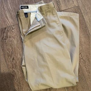 Men’s khaki pants